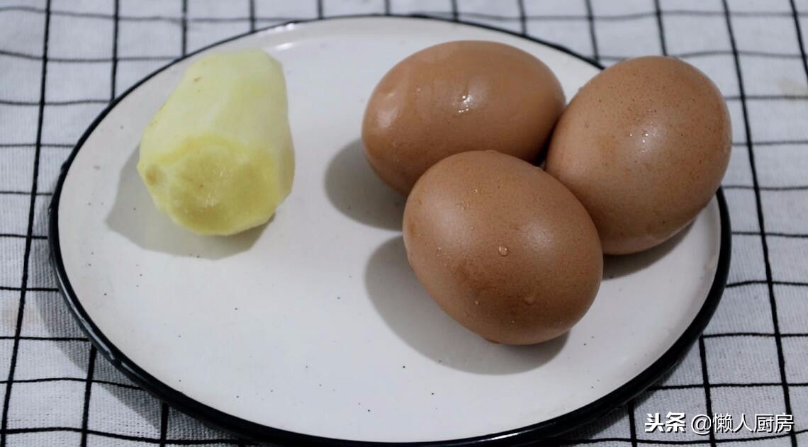 3个鸡蛋怎么做不用面粉的菜,3个鸡蛋可以做什么慢教程