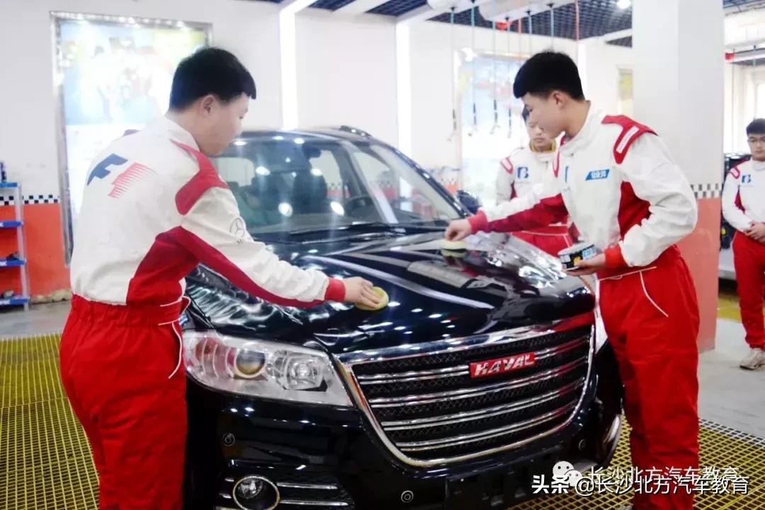 汽车打蜡封釉镀膜多少钱,车漆有划痕打蜡还是镀晶镀膜封釉