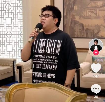 盲人杨光为什么不火了,从爆红到消失盲人歌手杨光