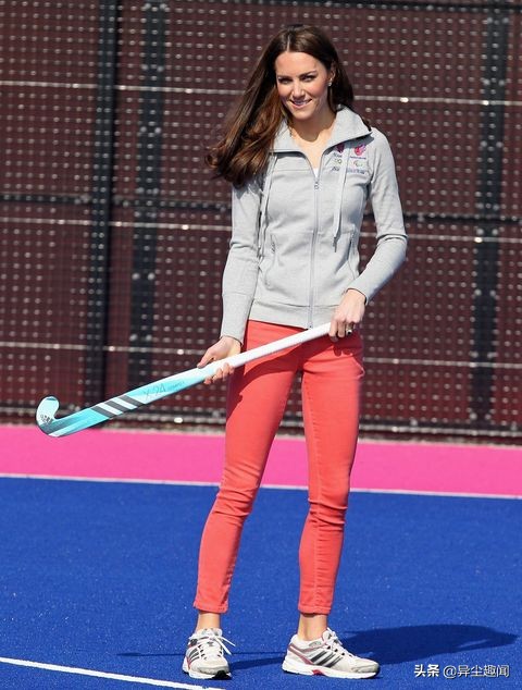 英国王室运动鞋,英国王室发黑白照