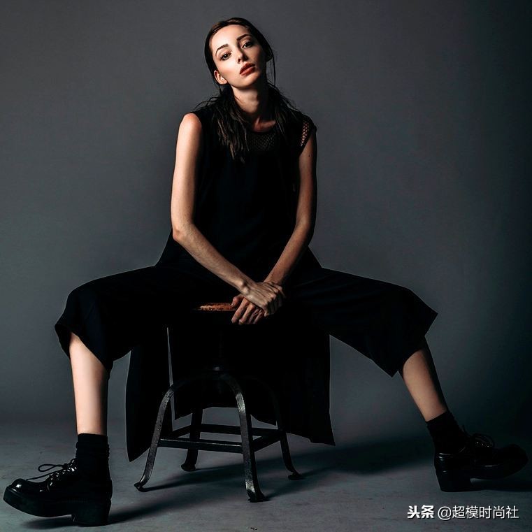 美人不做“花瓶”？她会芭蕾提琴走秀演戏，还是门萨高智商会员