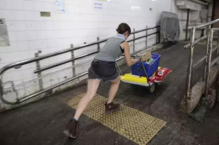 香港最美搬运工现在如何,香港最美搬运工叫什么名字