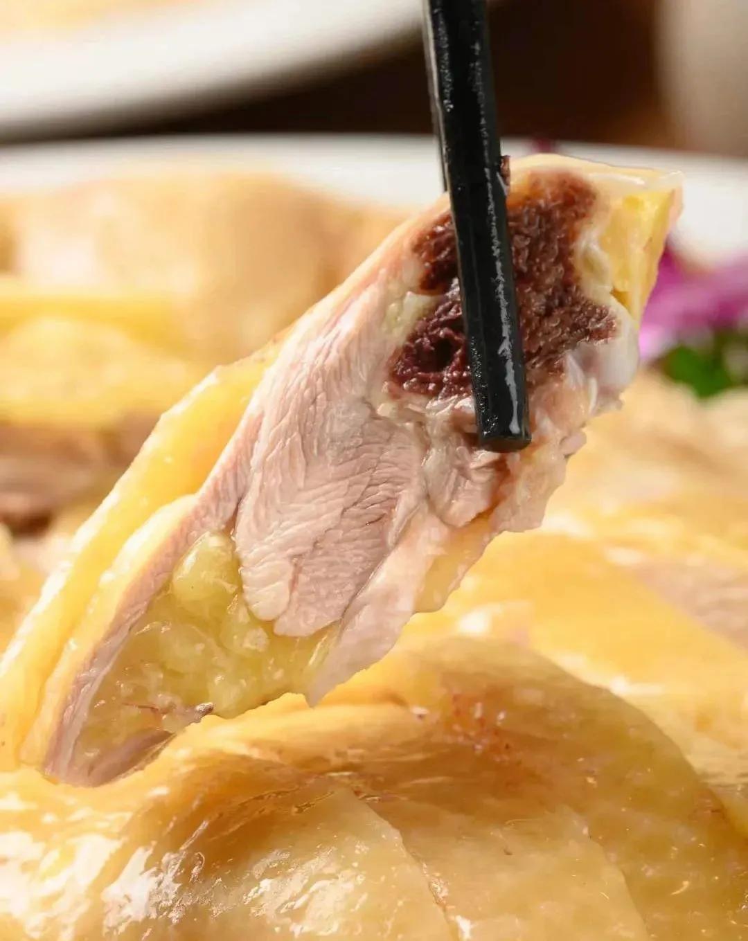 比顺德潮汕还生猛的海鲜之城，好吃到打个飞的也要去一趟