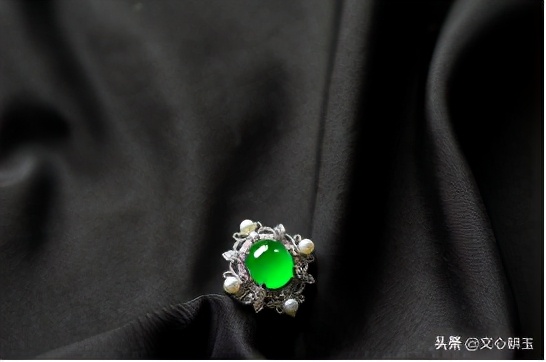 翡翠相同材质和不同品质的区别,翡翠的三种主要材质