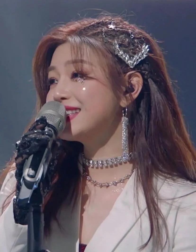 《浪姐2》土味小笼包陈妍希意外开挂，撞脸地表最强洋娃娃...