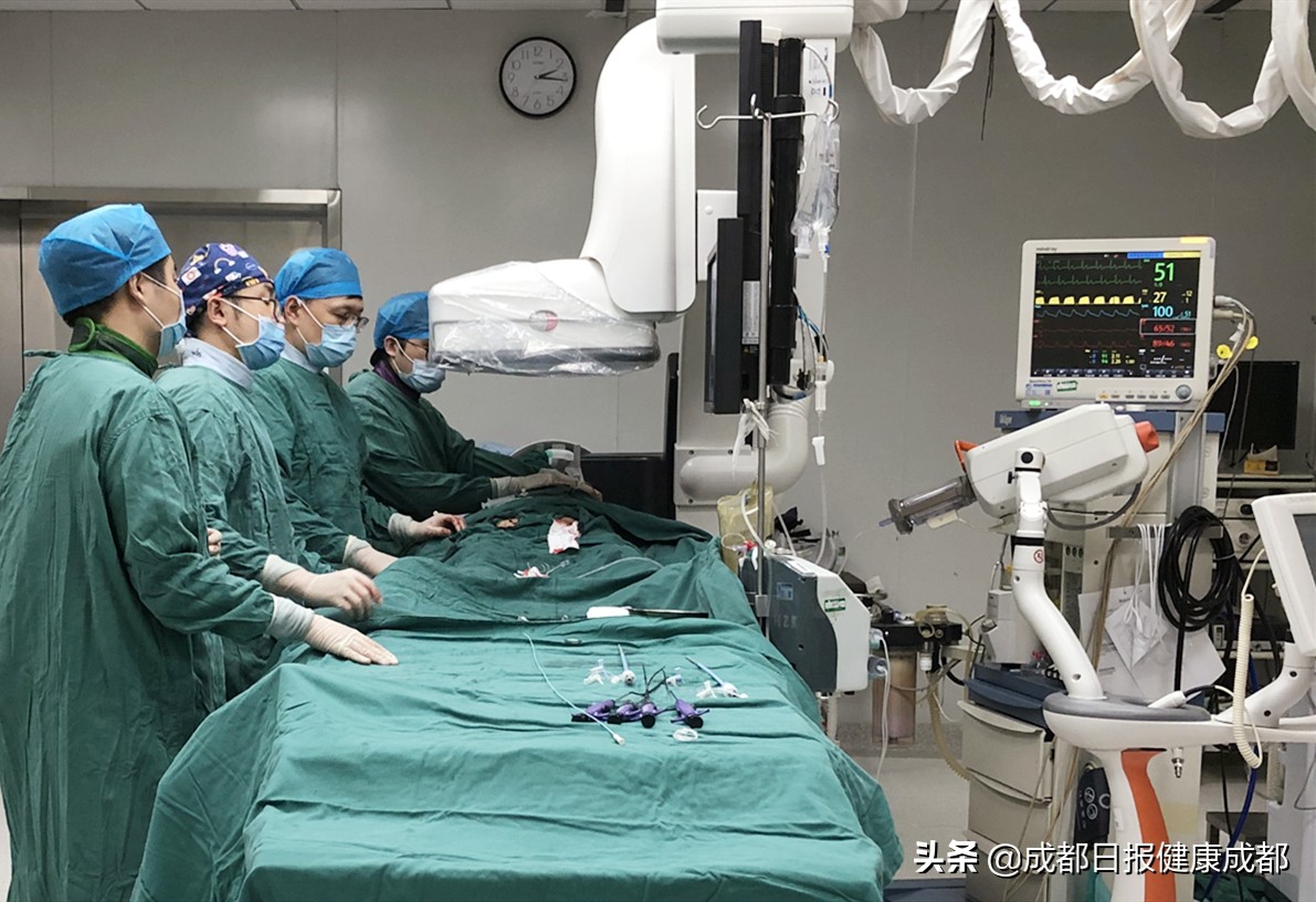 胸主动脉夹层保守治疗,年轻男子突发主动脉夹层命悬一线