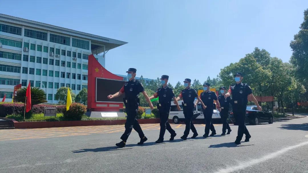 护航高考我们都是答卷人,护航高考第一天在追梦的路上