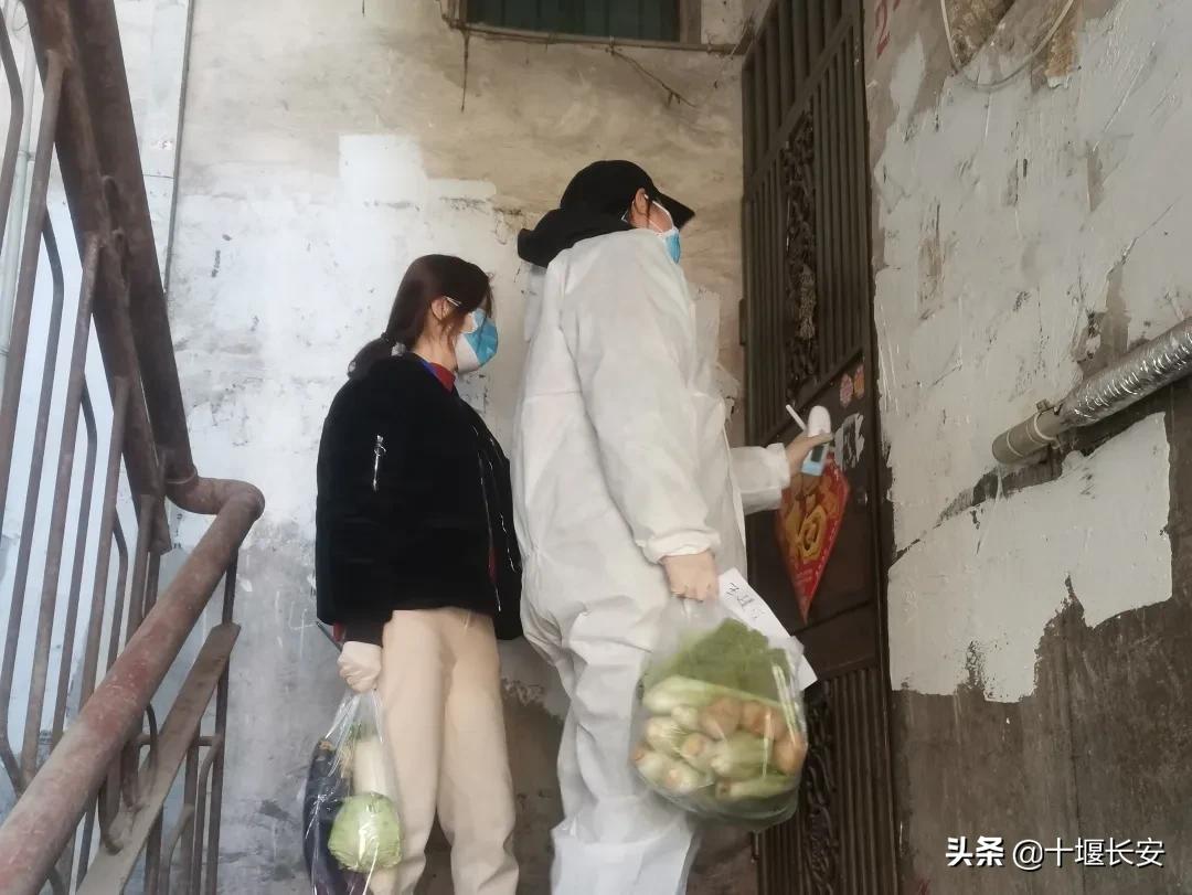 致敬奋斗在抗疫一线的社区工作者,致敬奋斗在一线的抗疫医务工作者