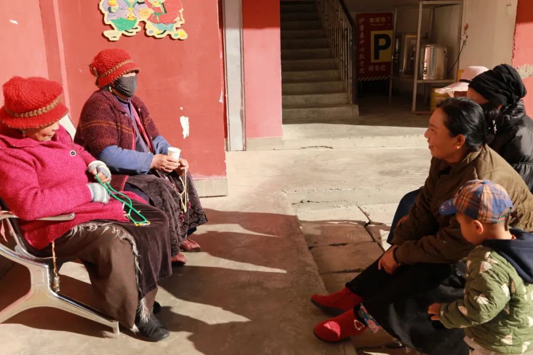 好人一生平安关爱老人传递正能量,好人好事暖人心助人为乐树新风