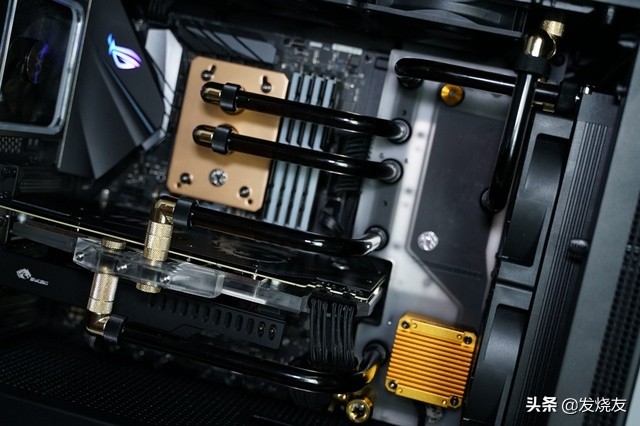 沉默是金~NZXTH700黑金电脑水冷装机秀