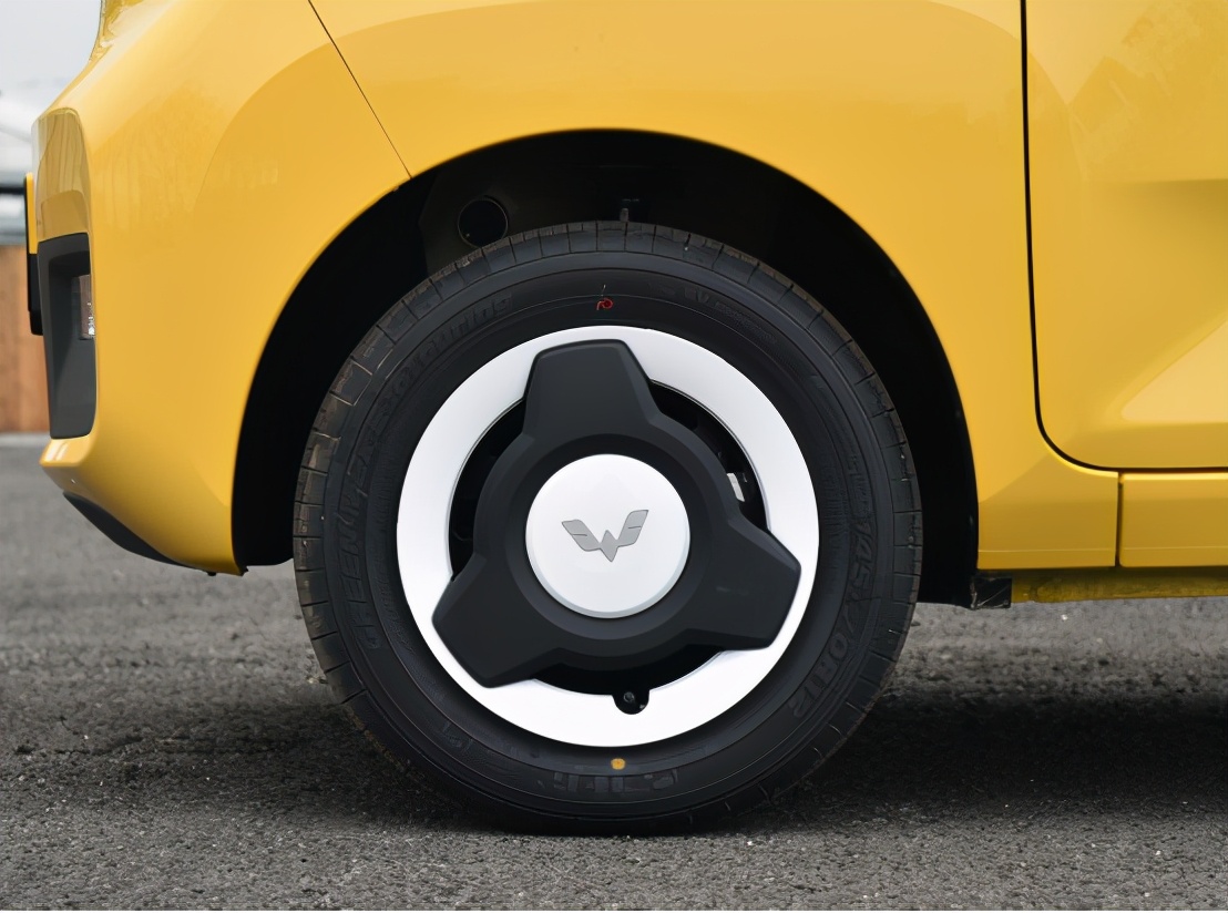 五菱年轻人青睐的一款车,五菱新能源圈粉