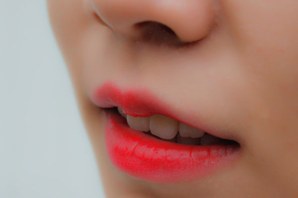 女性好像有胡子,女性嘴角边长胡子是怎么回事