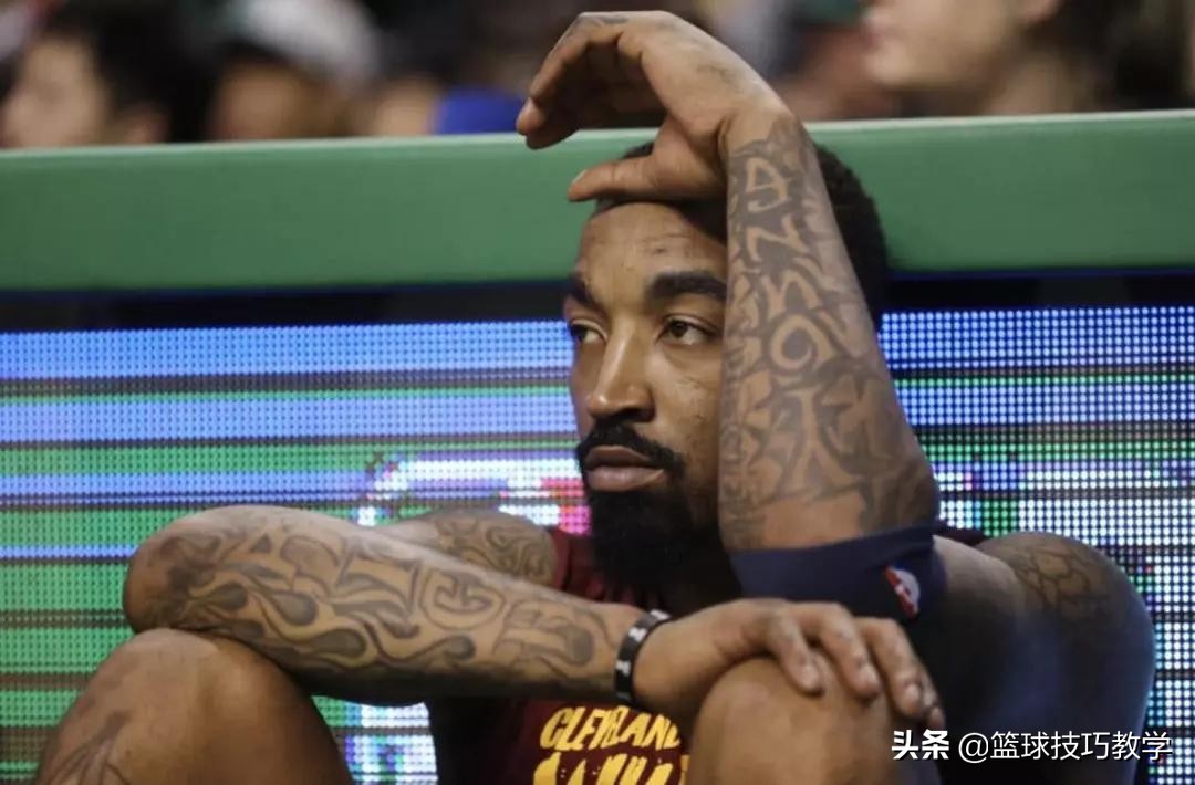 欧文现身湖人主场观赛戴的帽子,欧文球迷希望欧文去湖人吗