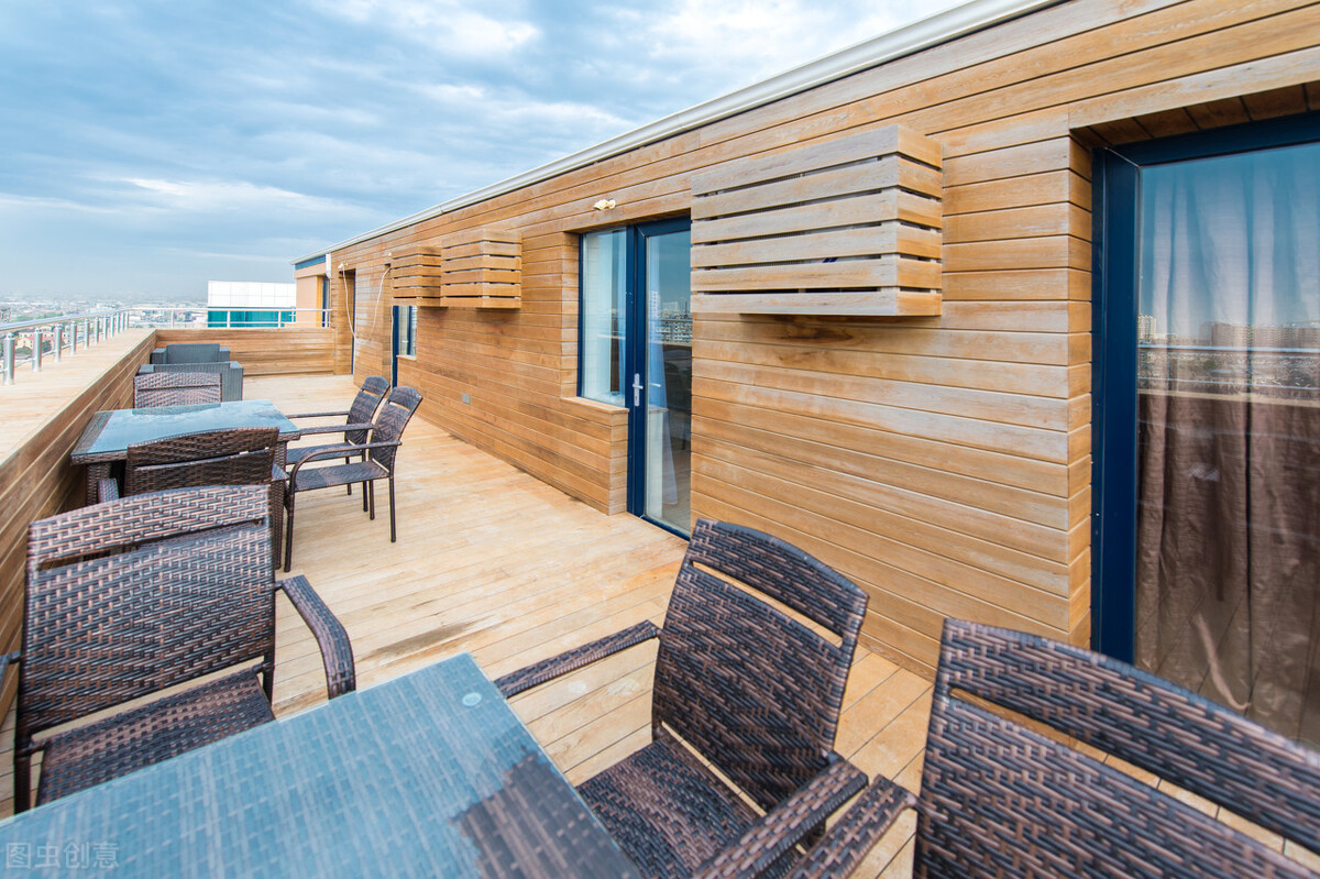 顶楼跟顶楼到底买哪个好,房子买顶楼有哪些缺点和优点