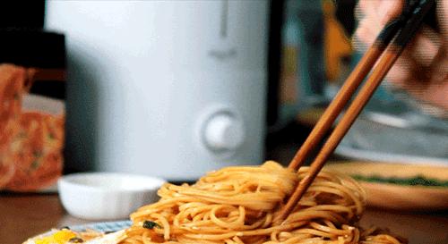 康师傅统一白象方便面哪个更好吃,吃康师傅方便面最值得买哪一款