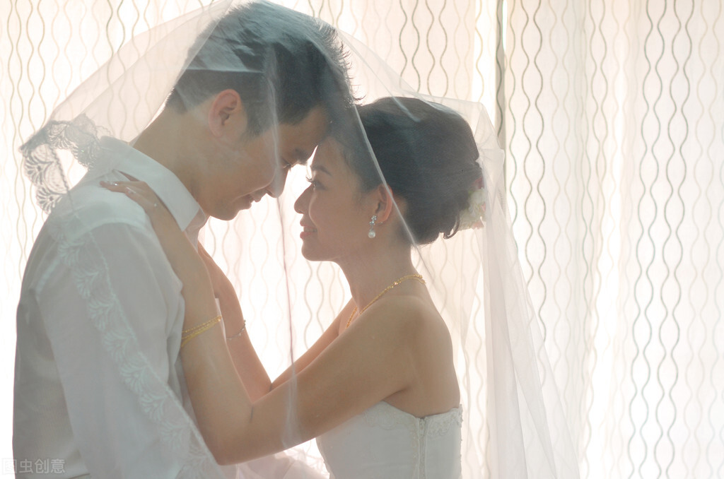 男朋友和前女友同居三年还能要吗,发现女友和她前男友同居过怎么办