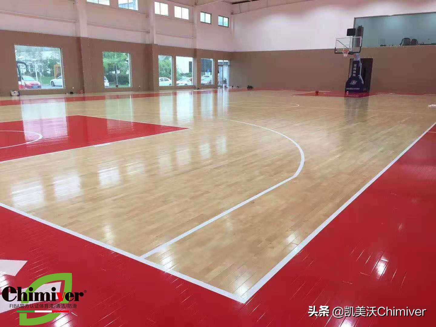 篮球木地板翻新重涂工程,篮球场木地板排水槽翻新喷漆