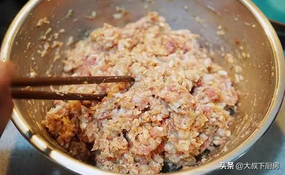 淮扬菜系的特点菜红烧狮子头,红烧狮子头荸荠淮扬菜