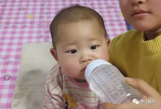 孩子睡觉三个现象家长要注意了,小孩睡觉晚了会发生什么症状