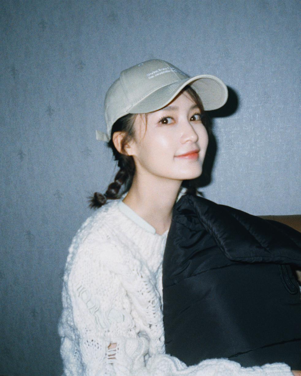 李沁同款毛衣搭配图,李沁粉色少女穿搭