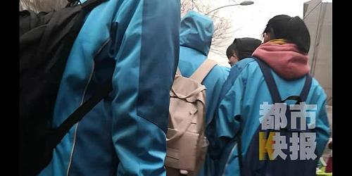 西安一“*人用成品**”店开在学校边，附近中学生：觉得太尴尬