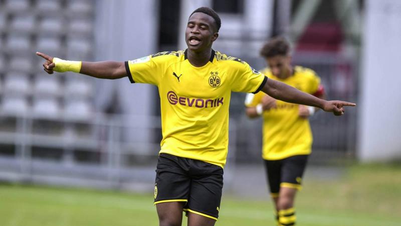 自古英雄出少年！比哈兰德还妖的小妖，有望创德甲最年轻出场纪录