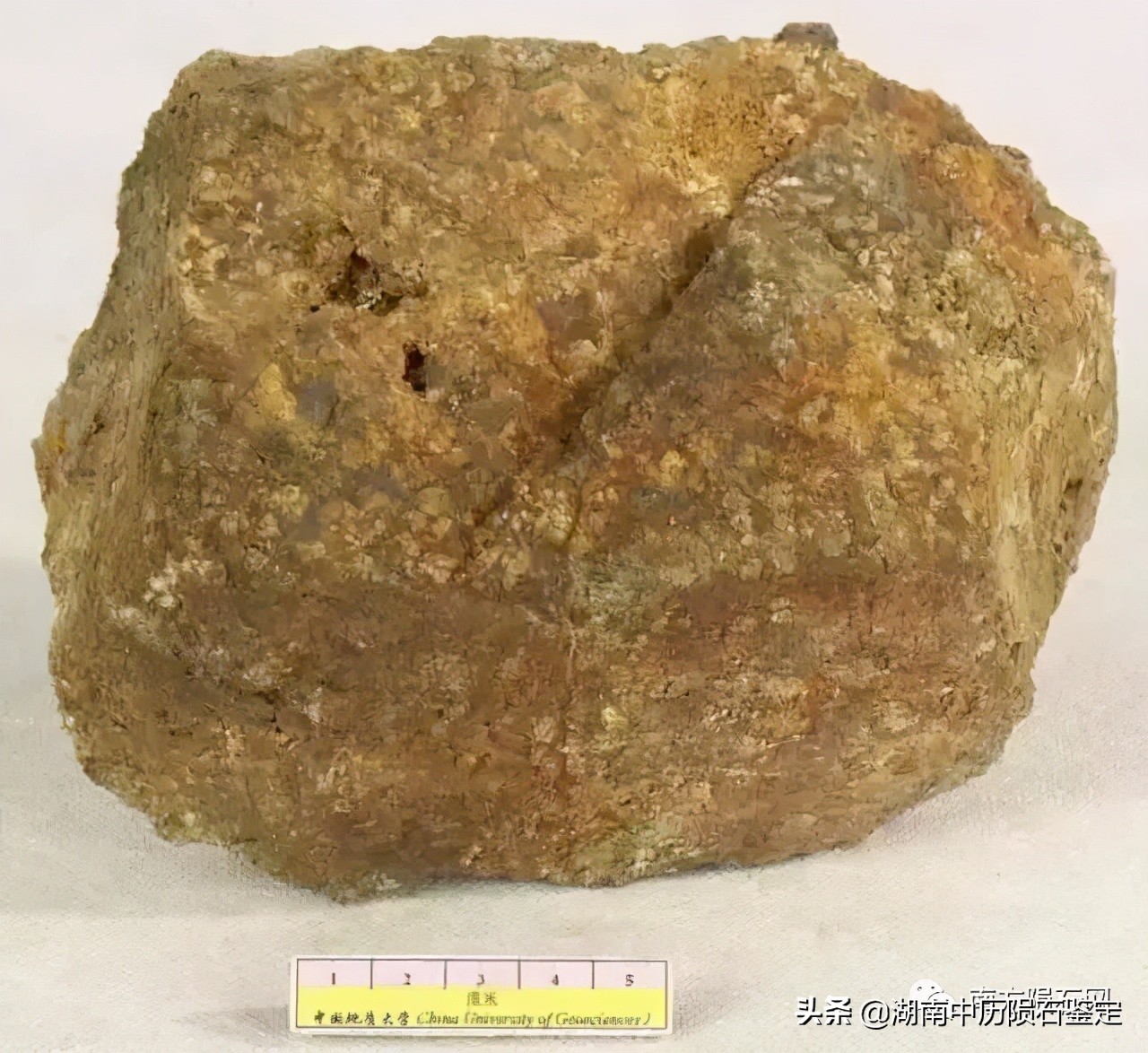 月球陨石与地球矿石的区别,月球陨石和矿石有什么区别