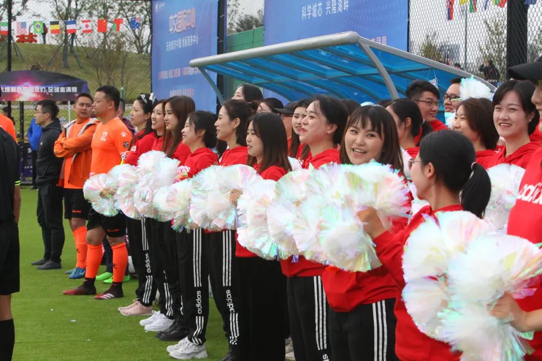 足球赛激烈角逐,一场足球比赛点面结合