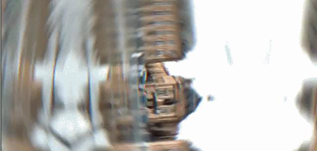 “跨界级”专业防抖，手机和微单都可用，普通人的视频“法宝”