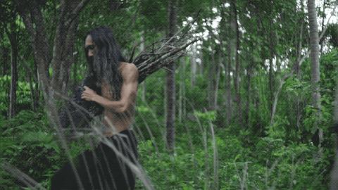 他卖掉豪宅搬进山洞，做出一个全世界风景最好的厕所