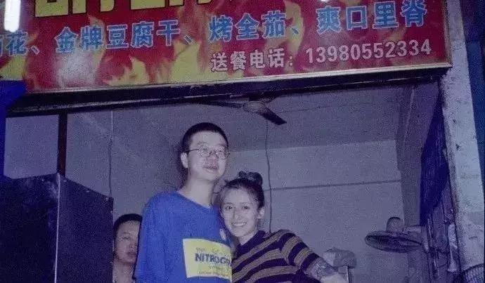 李诞评价自己是一个很丧的人,李诞比人间不值得更丧的话