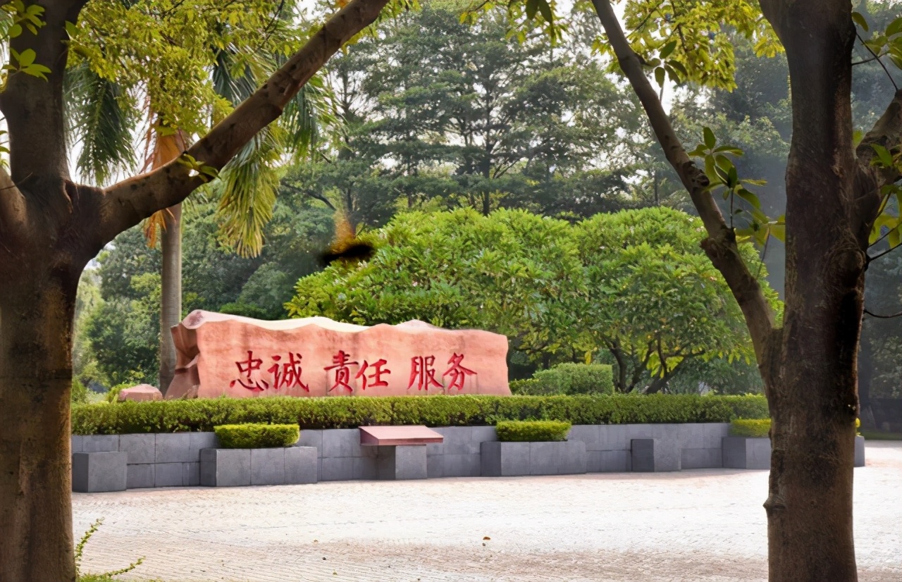 适合考公务员的广东民办本科学校,广东想考公务员报考哪个大学好