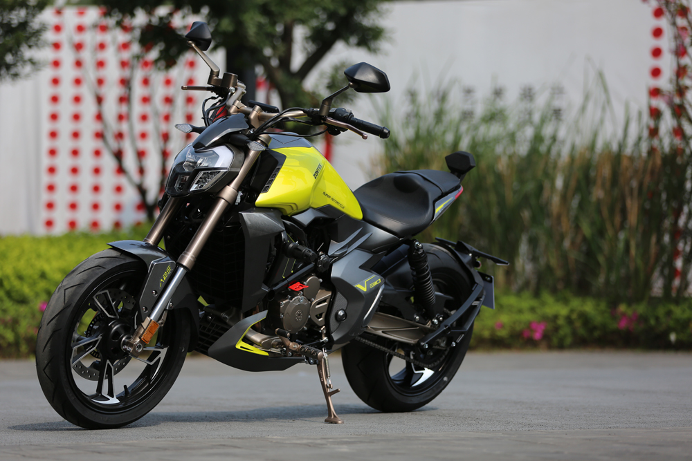 升仕310V试驾/多图：舒适好骑的运动太子车，标配ABS，全LED灯具