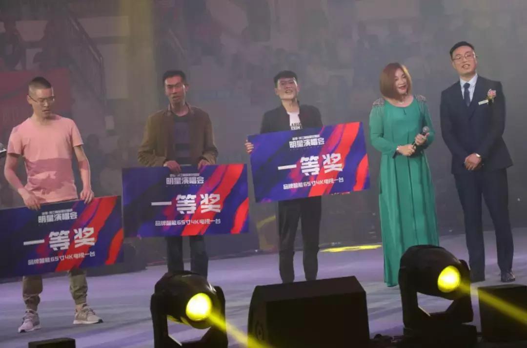 陈瑞庄心妍还有谁,庄心妍沈阳演唱会穿的红色西装