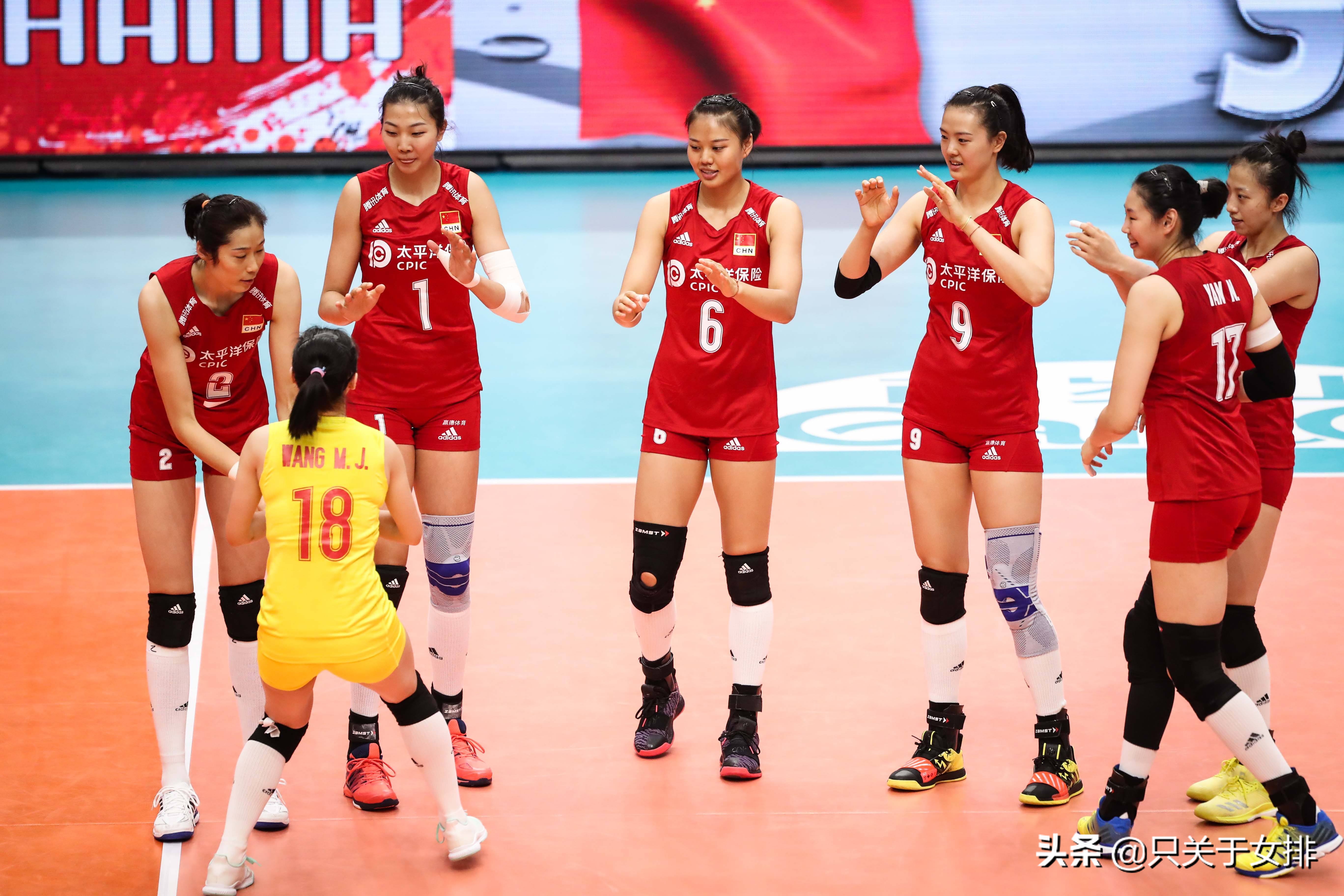 女排队员穿的什么鞋,女排为什么喜欢穿篮球鞋