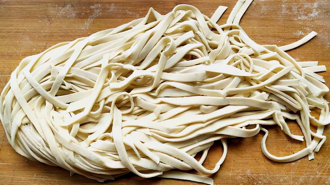 小苏打和食用碱的区别与危害,食用小苏打不小心放汤里了没事吧