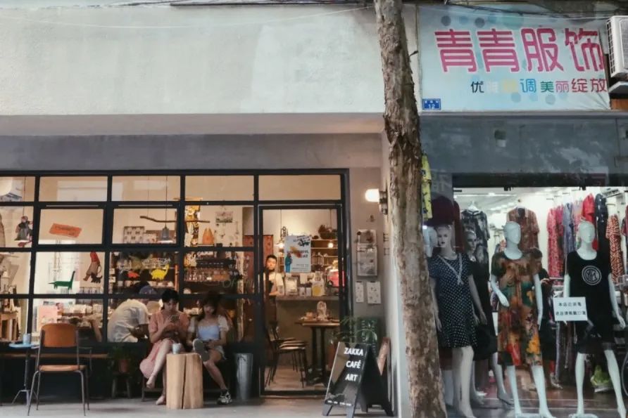 成都街道门面推荐,成都一街道商铺招牌