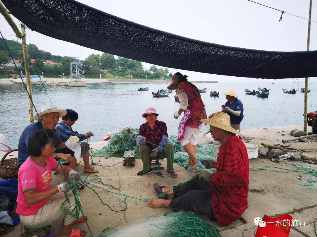 这座海中小岛与秦始皇有关，去的人很少，原生态未开发
