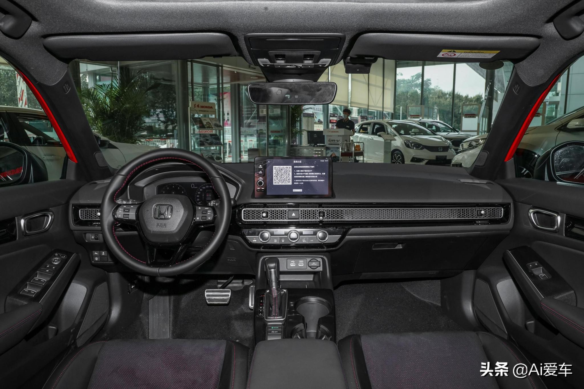 紧凑级运动轿车的标杆是本田思域,性能与颜值兼具本田思域闪亮登场