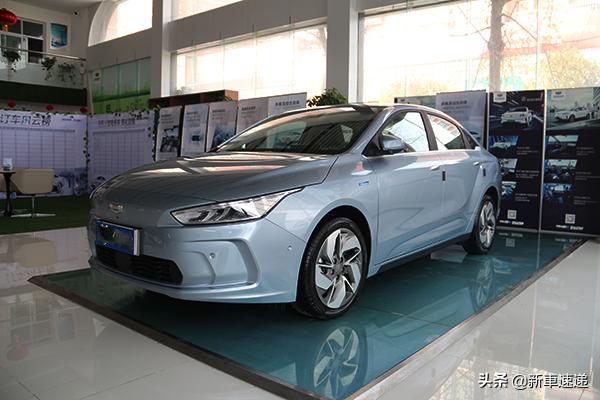 吉利几何a黑顶,吉利几何a黑色车顶加银色车身