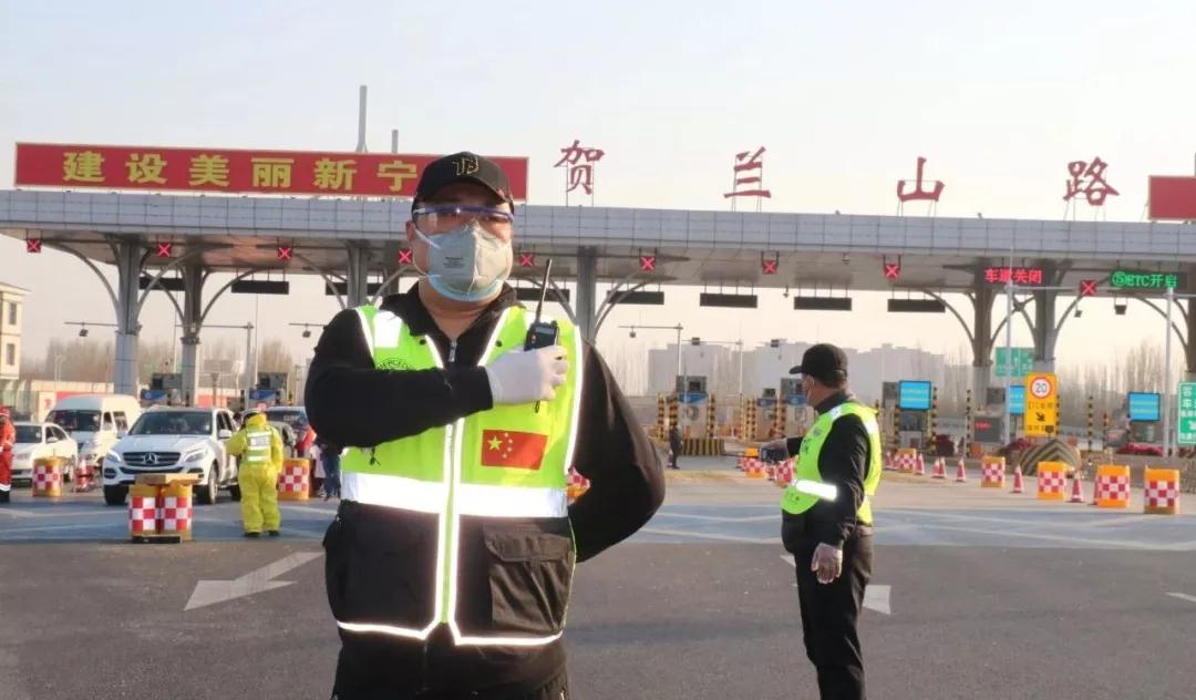 抗击疫情志愿者坚守社区防控岗,抗击疫情一线的医务人员