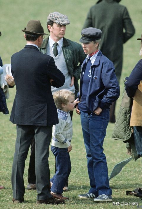 英国王室运动鞋,英国王室发黑白照