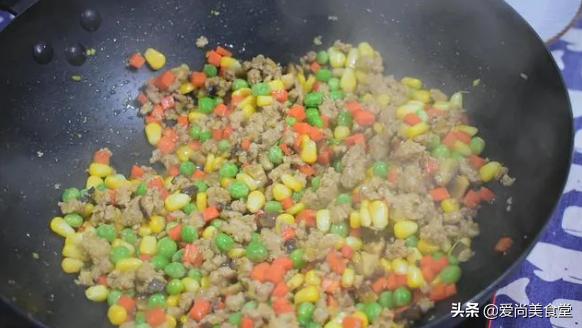 一道寓意节节高升的菜,寓意发财的一道菜