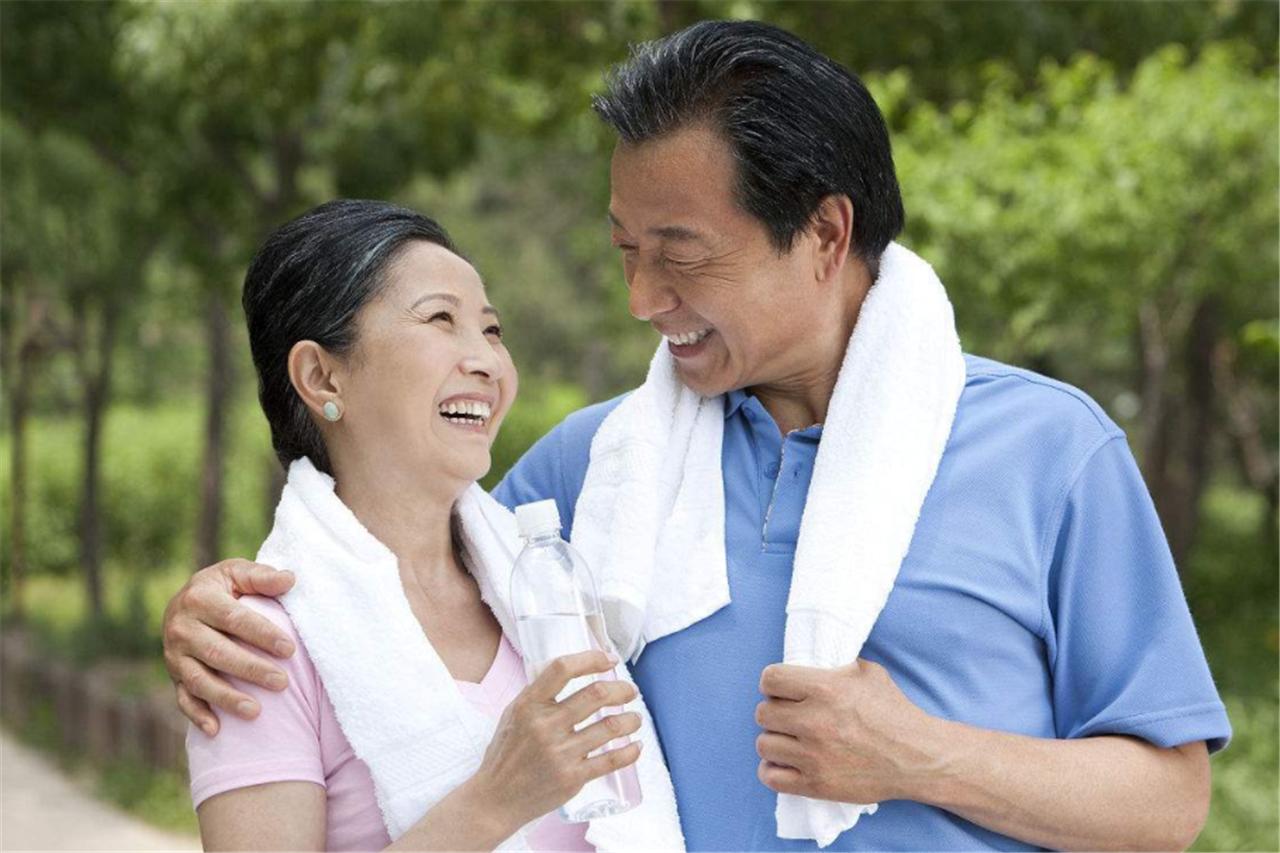 脚上痛风发作时应如何缓解疼痛,痛风脚上有轻微征兆怎么解决