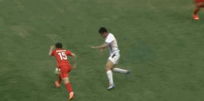 来开心一下,国足让人喷饭的爆笑gif