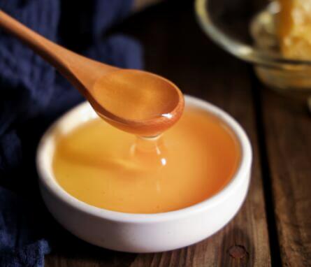 蜂蜜兑水喝应该用多少蜂蜜才可以,蜂蜜水正确喝法什么蜂蜜最好