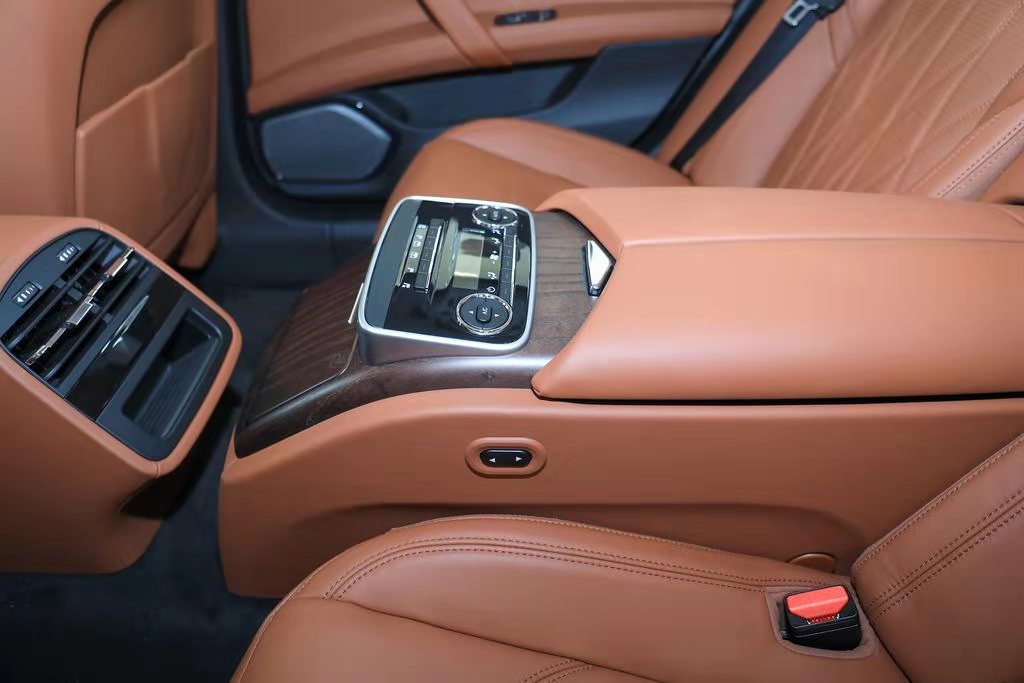 为何短短一年这辆豪车两次易主,史上最丢人的豪车仅卖27万