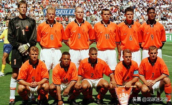 荷兰足球史上五大边锋巨星,世界足坛边锋排名