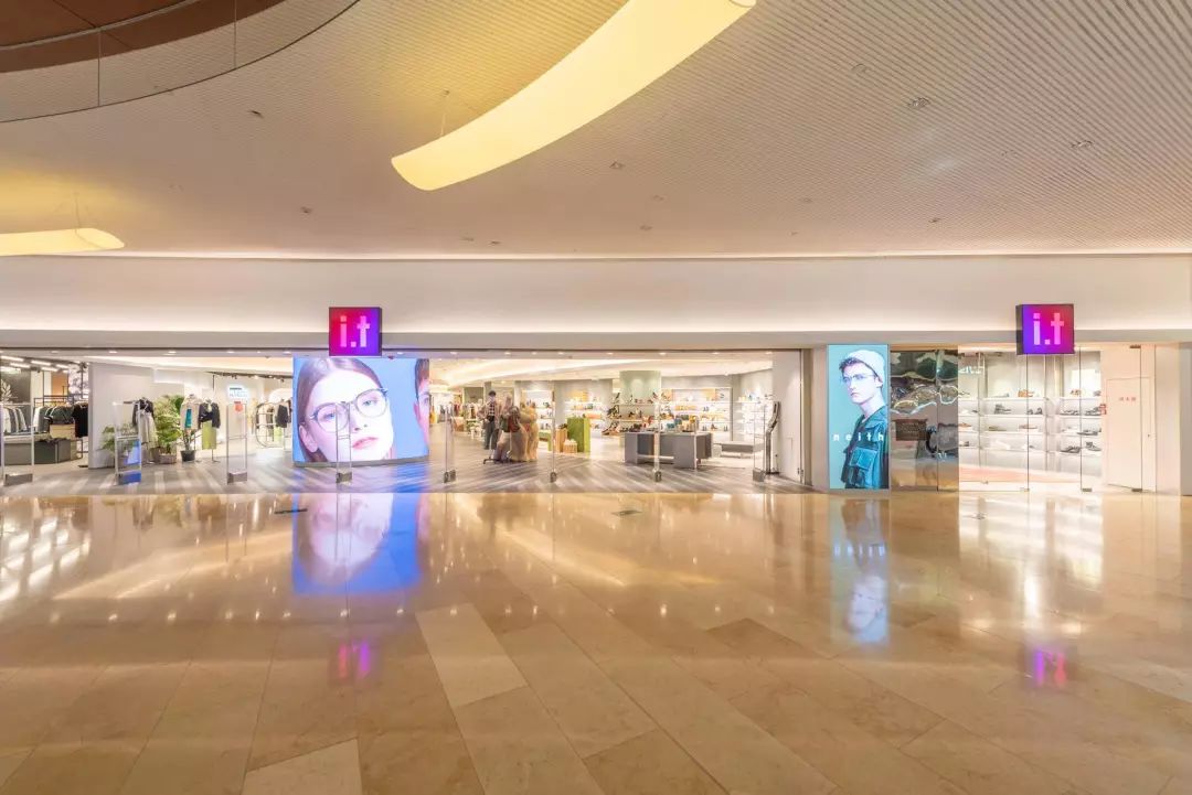 杨颖跟范丞丞同框的照片,杨颖和范丞丞摆pose