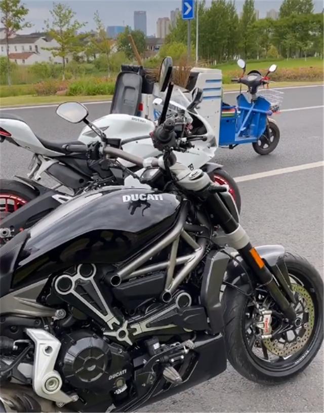 杜卡迪大魔鬼牌照挂哪里,杜卡迪要上什么车牌